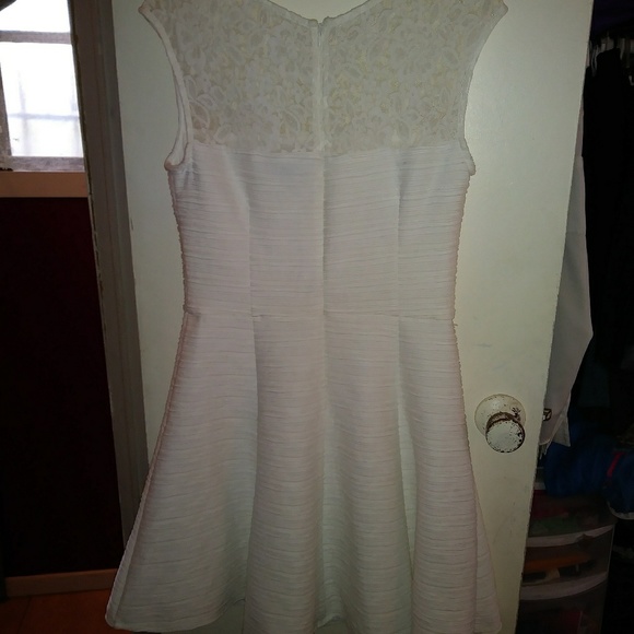 White Dress with lace - Picture 3 of 7